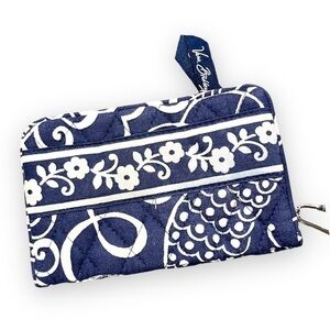 VERA BRADLEY, SMALL PURSE IN BLUE PRINT PATTERN. 5 1/2”W X 3 3/4”H.